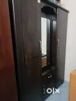Wooden wadrob 3 doors .