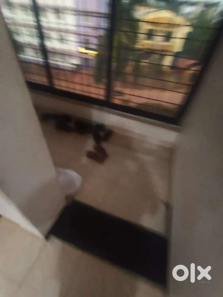 2bhk at queeny junction uppasnagar. Broker excuse