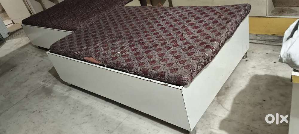Diwan bed with box