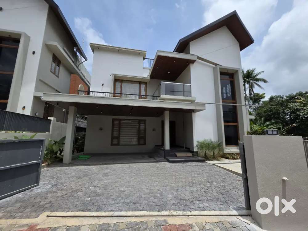 Spacious 4BHK Villa for Sale – Kuzhivelipady, Kakkanad