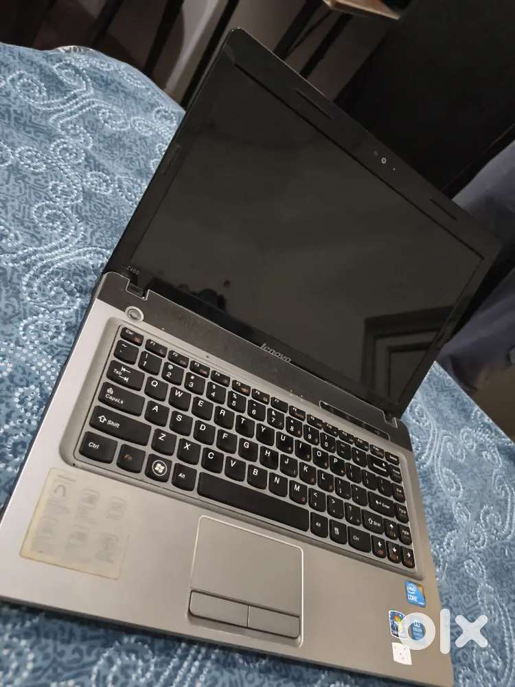 Lenovo IdeaPad ( Intel i3) ram 2 gb hdd 300gb