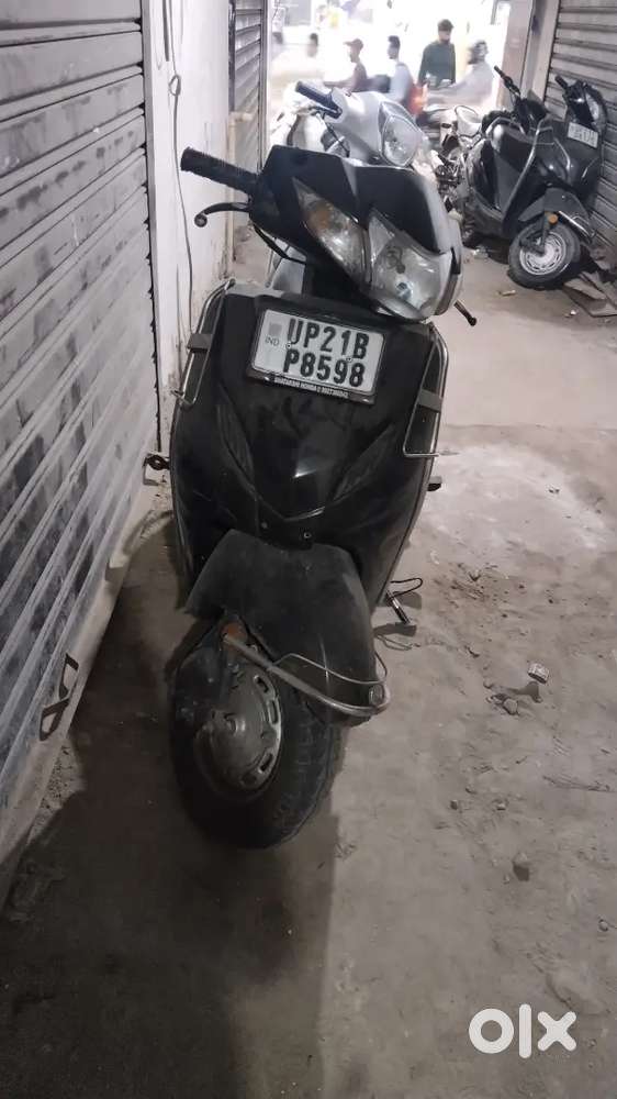 Activa 4g black colour