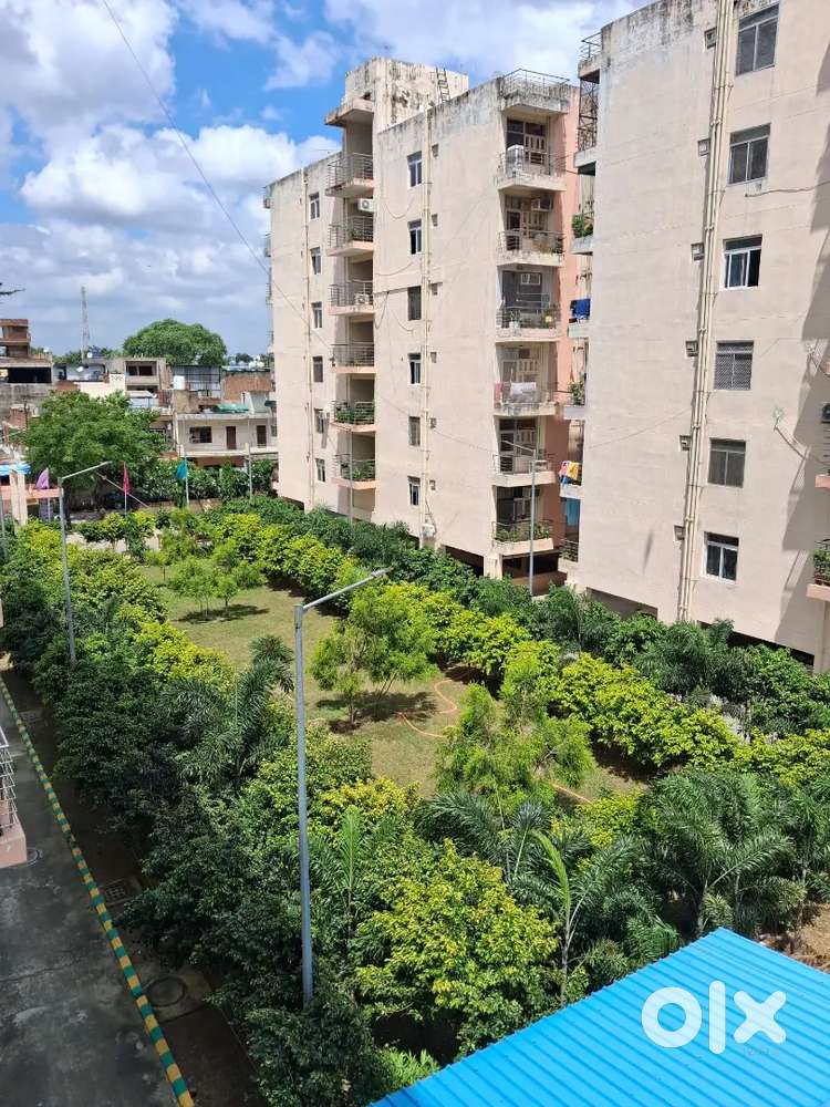 Spacious 3 BHK Flat in Prime Location – KDA Residency, Kidwai Nagar