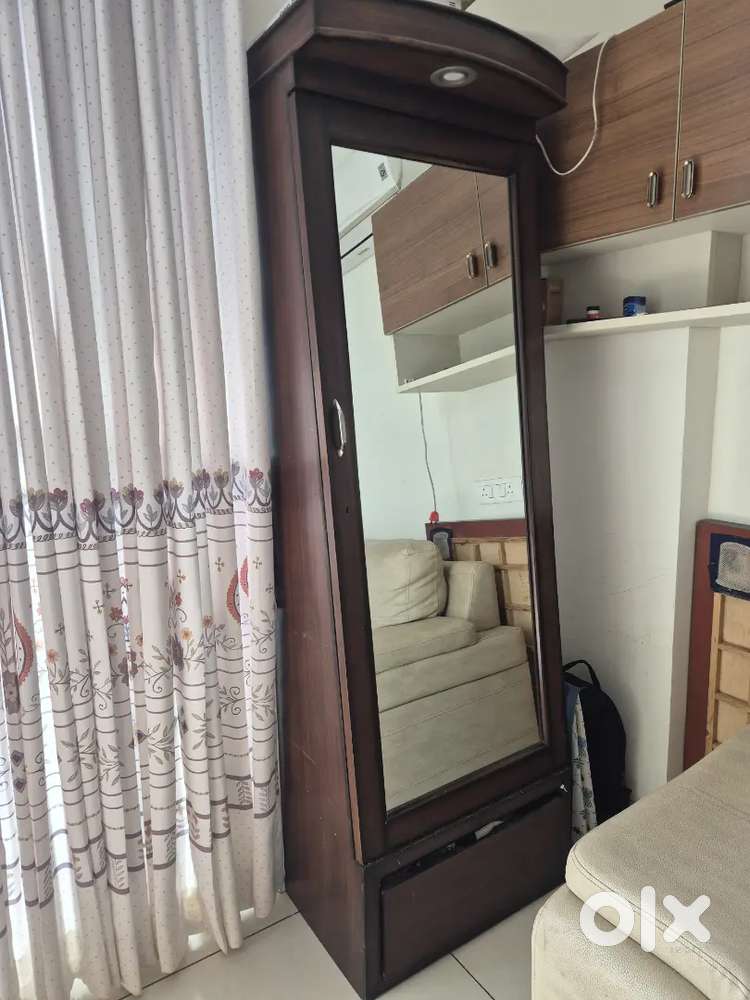 Dressing unit with Mirror