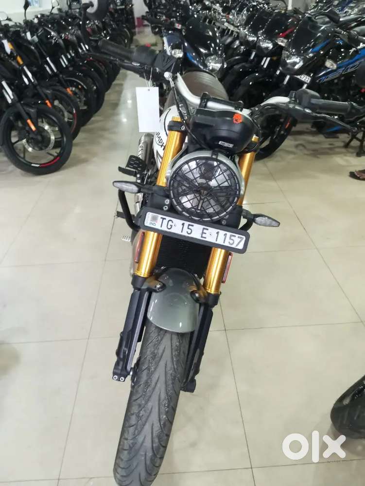 Speed 400 model nice black colour