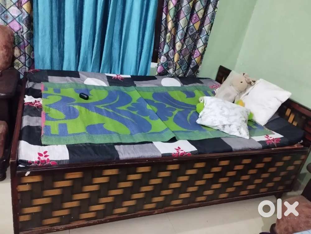 Diwan bed with box 6 by 6