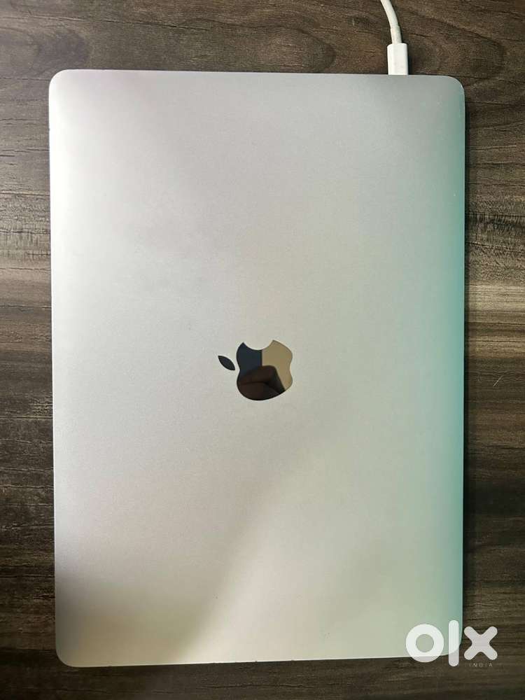 MacBook Pro 13” 2017  i5  8GB RAM  256GB SSD