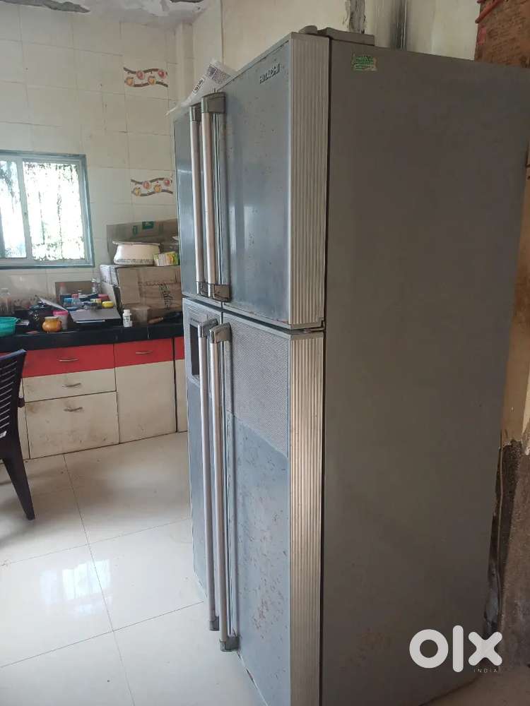 Selling double door hitachi fridge