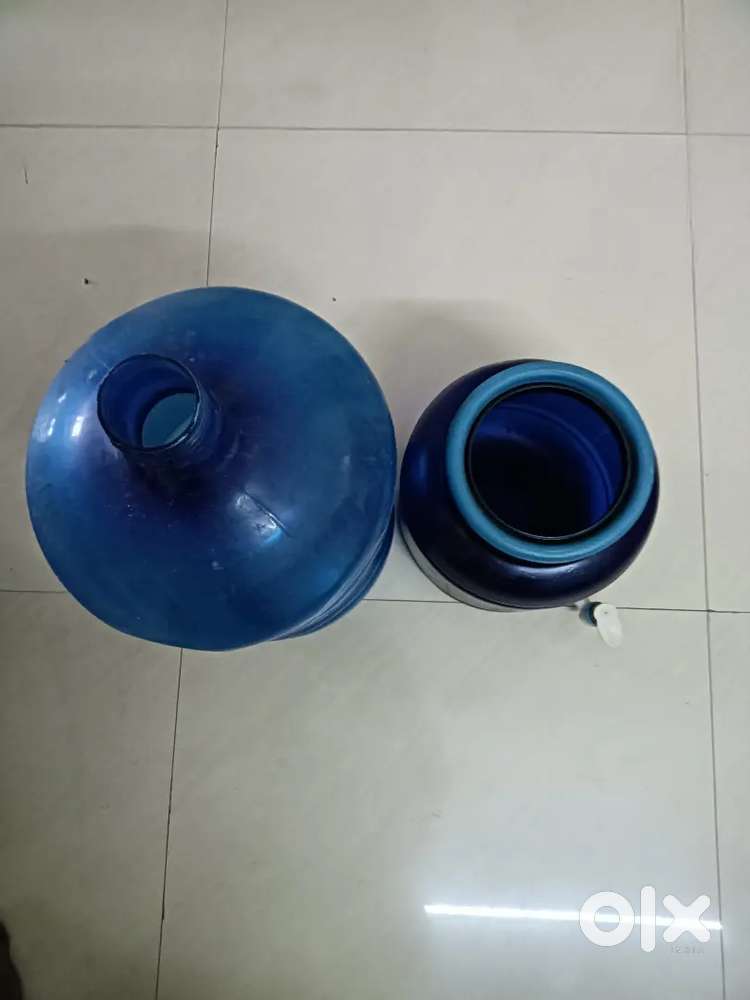 Good condition 20ltr water bottle or 10 ltr water cane