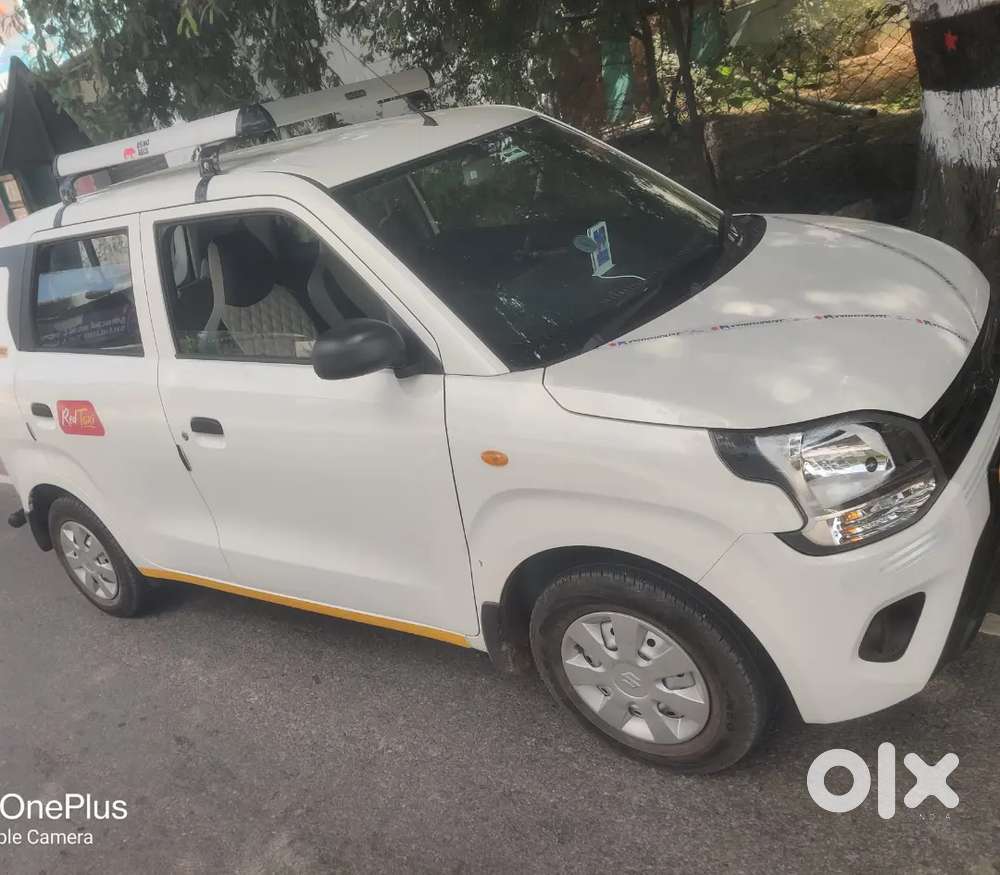 RED TAXI DRIVER WANTED MONTHIY INCENTIVE AVAILABLE