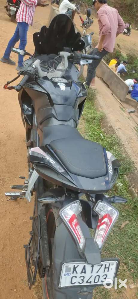 Bajaj Pulsar RS 200