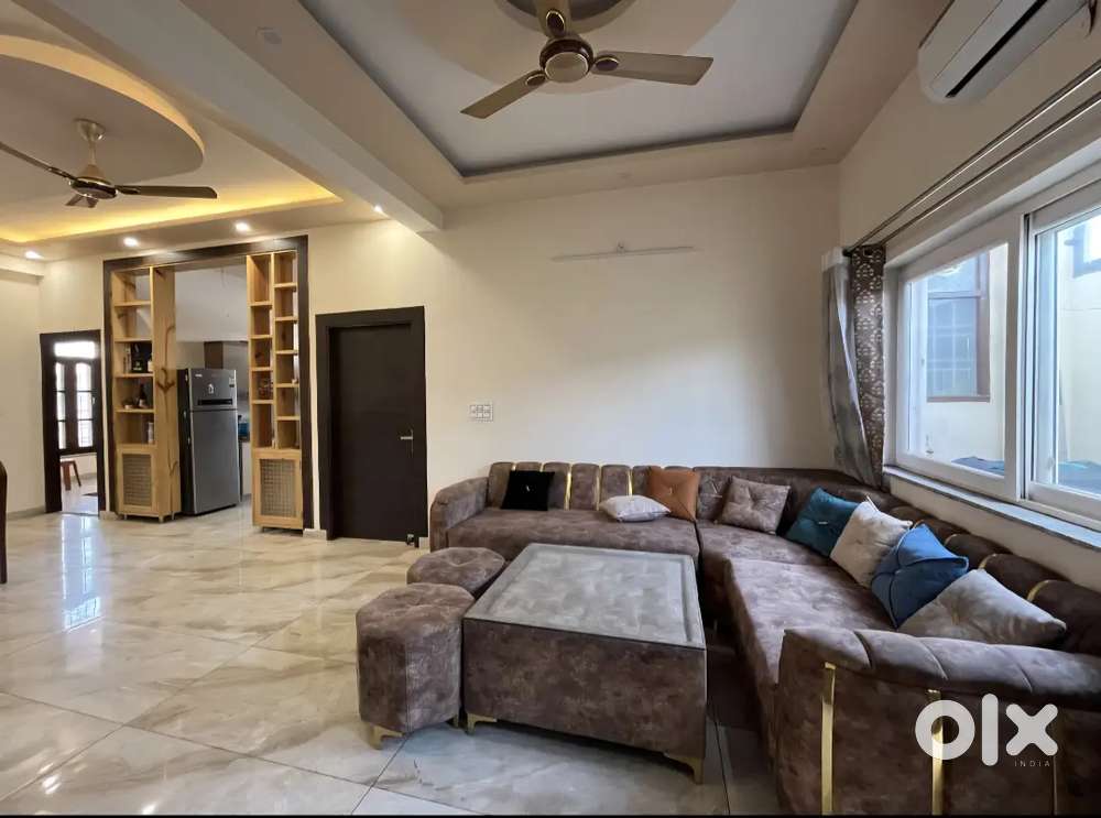 WELL FURNISHED 3BHK BUILDER FLOOR AVAILABLE