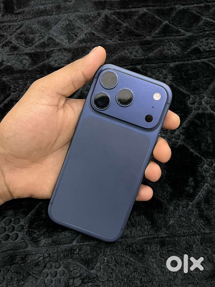 IPHONE 17 pro(deep blue)256GB for sale