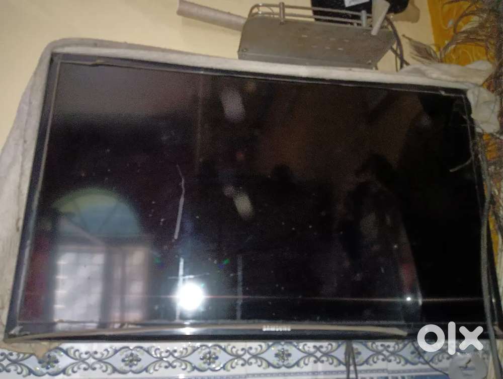 SAMSUNG LED Tv (32)inBlack colour