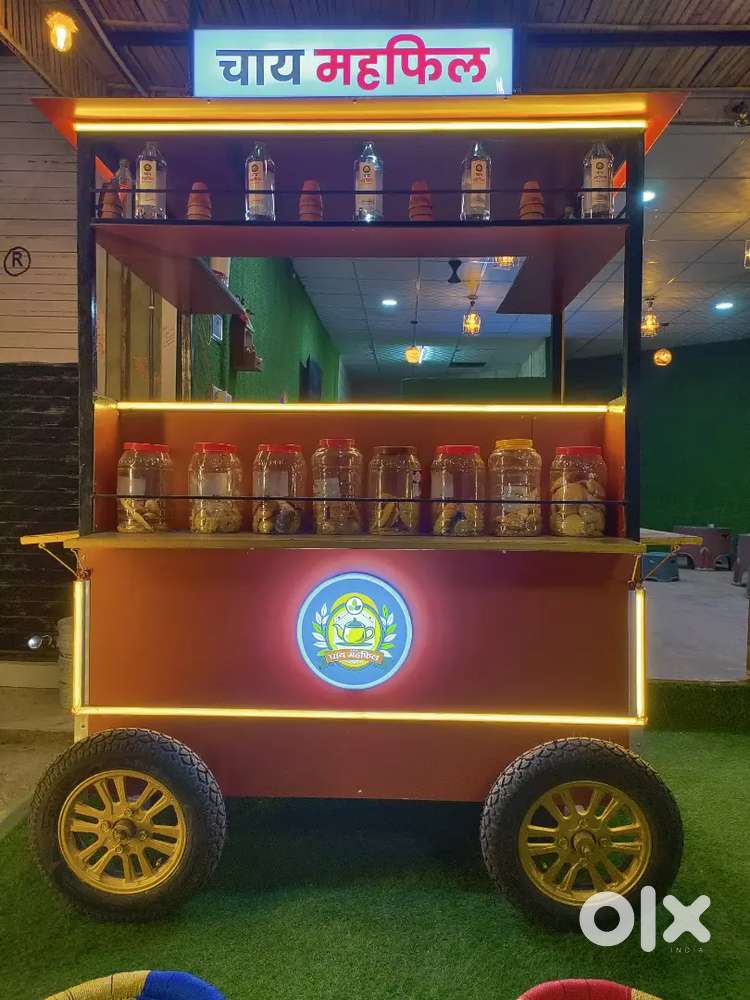 Fast food chef and kitchen helper