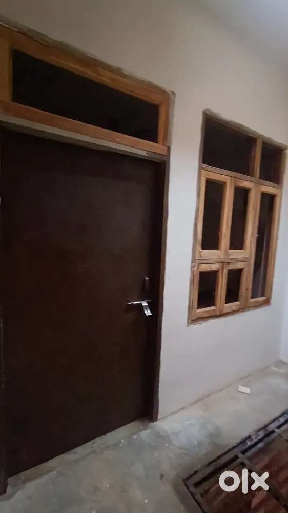 2 room available for rent