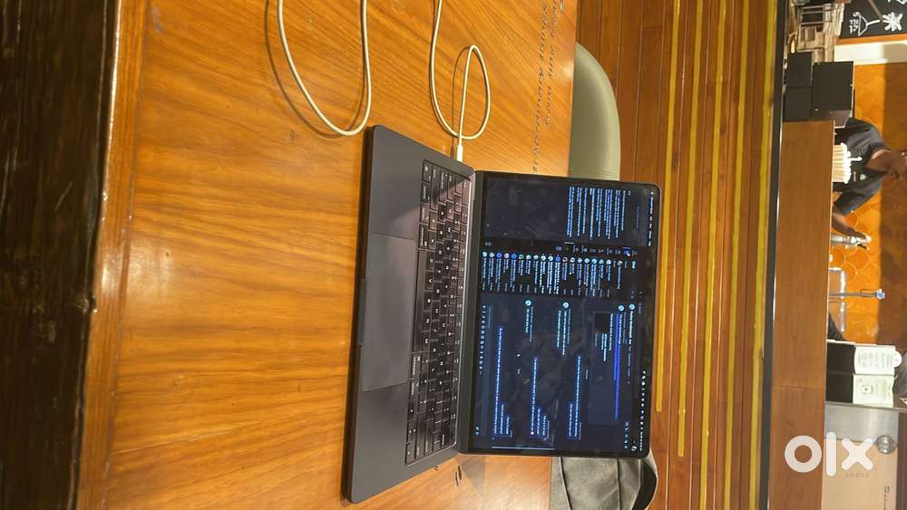 Apple MacBook Air M2 (8GB/256GB) Midnight – Excellent Condition