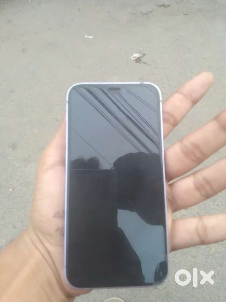12 mini bettry health 100% with charger