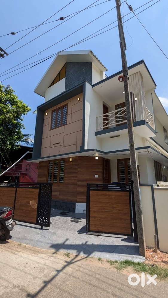 3 BHK House for sale nearby Ayyanthole Collectorate - Thrissur