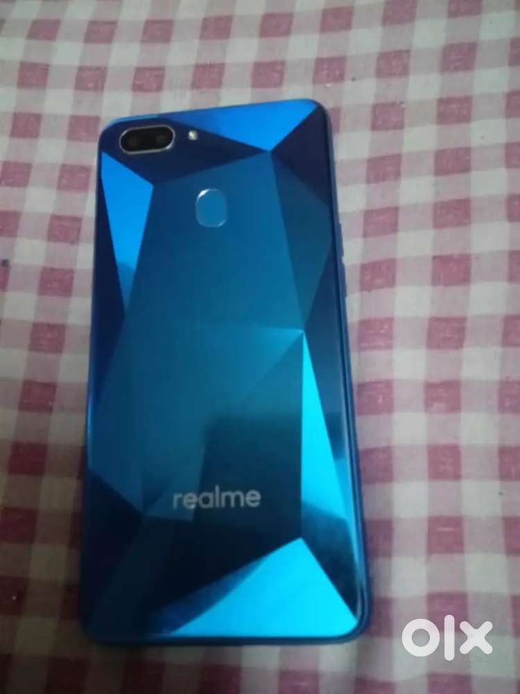 Realme 2 ,4/64 storage ,4000 mAh battery