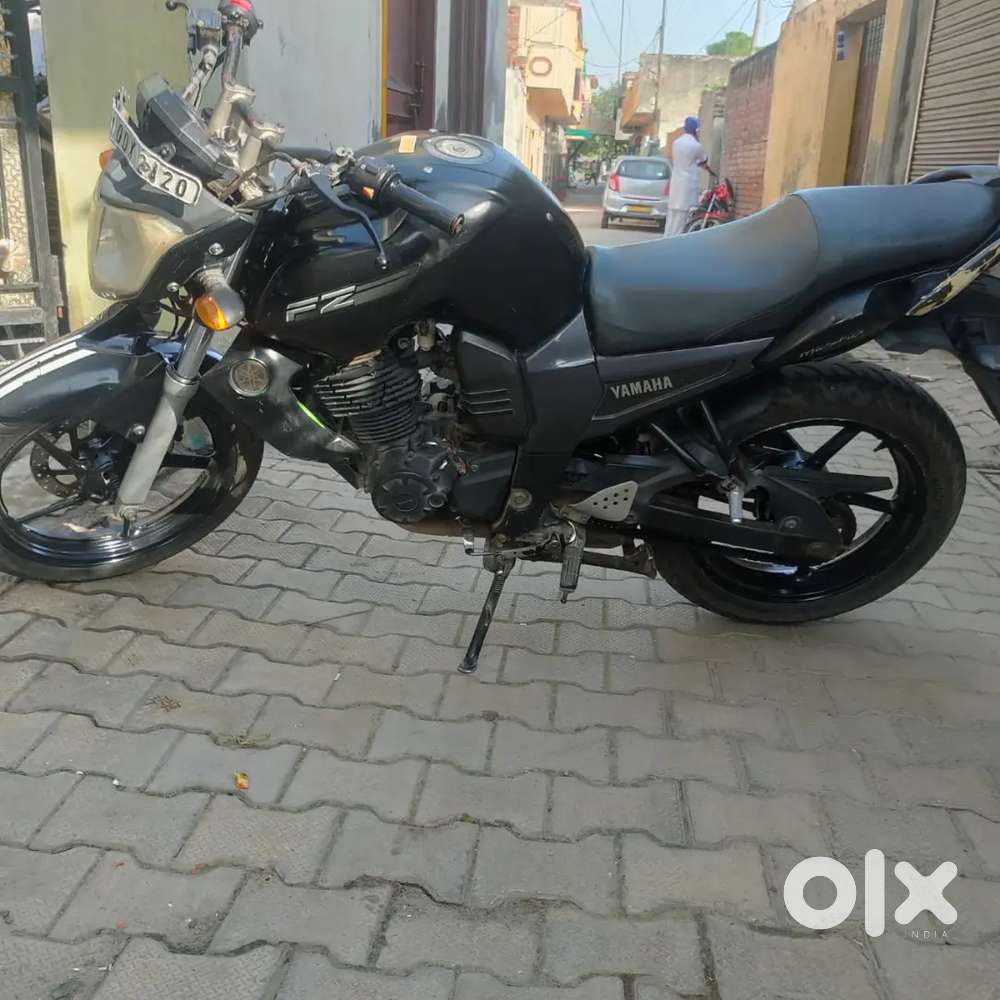 Yamaha FZ 2013modal very good condition self start new tyer all ok bik