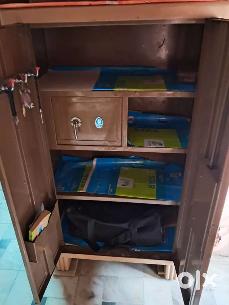 Selling 2 Almirahs and a single bed