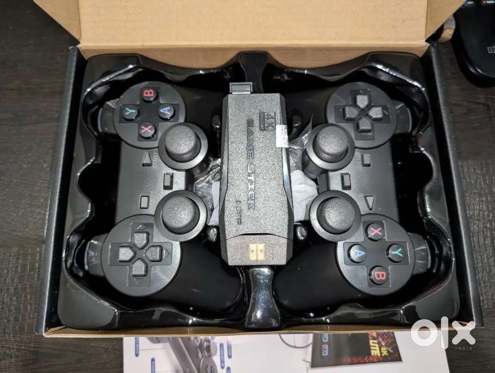 Over 21000 Arcade Games Brand New 4K Console Stick + Two Gamepads
