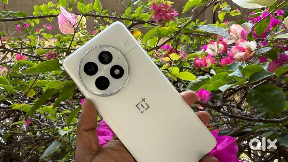13,512gb new like under warranty with bill,box,all stuffs