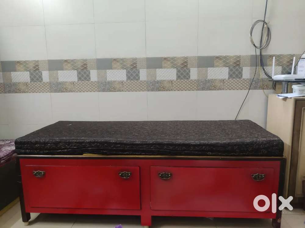 Single Bed (Diwan) with mattress