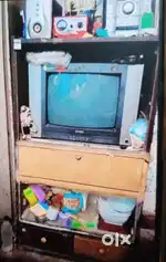 Tv aur tv rack dono hai
