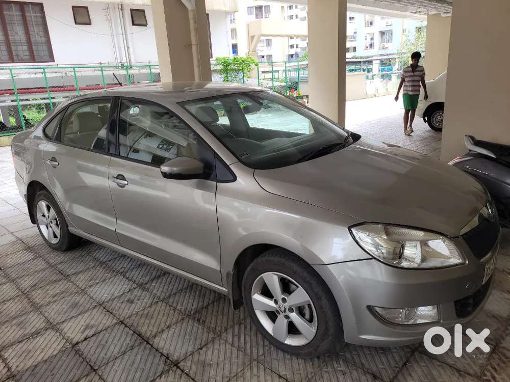 Skoda Rapid 2016 Petrol 45000 Km Driven well maintained.