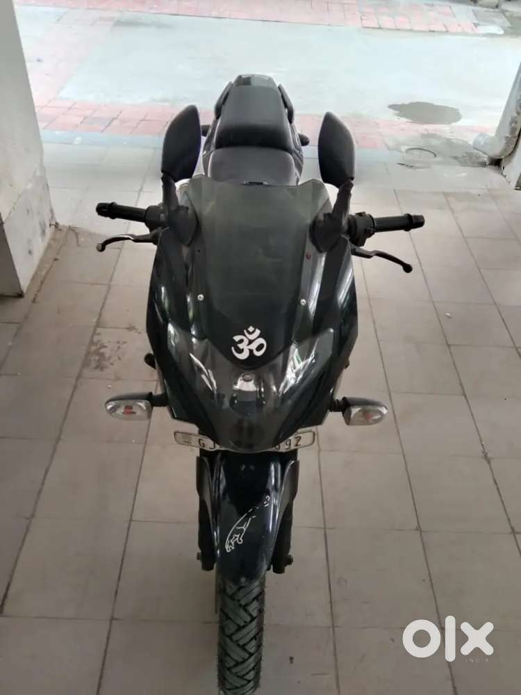 Bajaj Pulsar 220