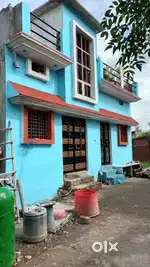 800 स्क्वायर फीट जगह है दो रूम दो किचन है दो लेट्रिन बाथरूम है