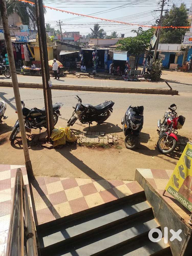 175 spft 3 shops available,market road,old bus stand road,