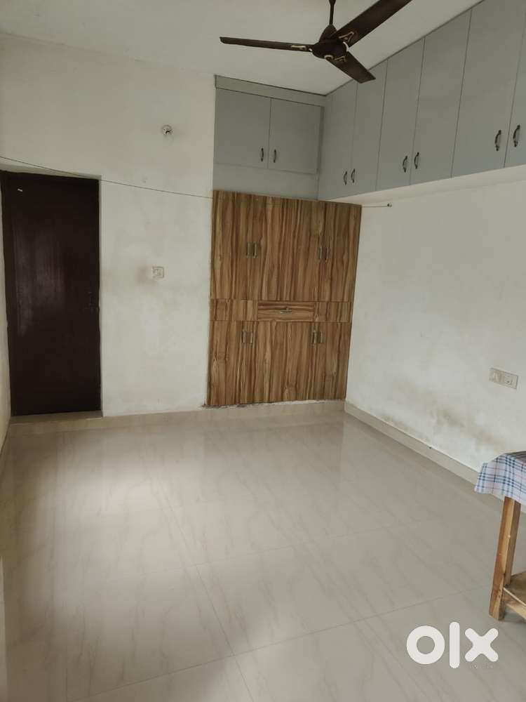 Looking for male roommate