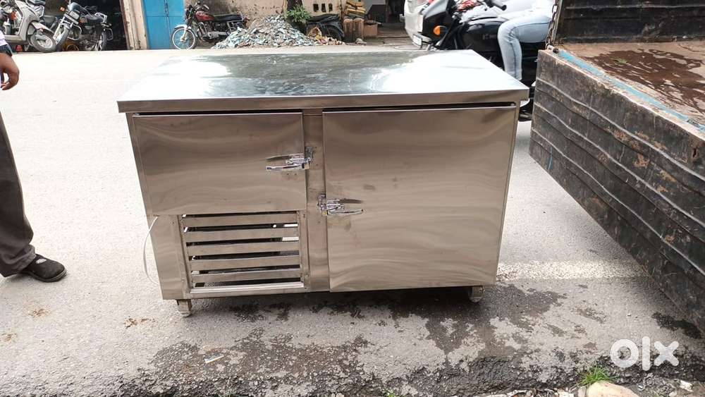 UNDERCOUNTER SS DEEP FRIDGE , 300Ltr in Brand new condition