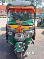 Cng auto  bajaj