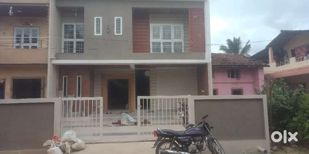 Decent shop  and hall for rent...