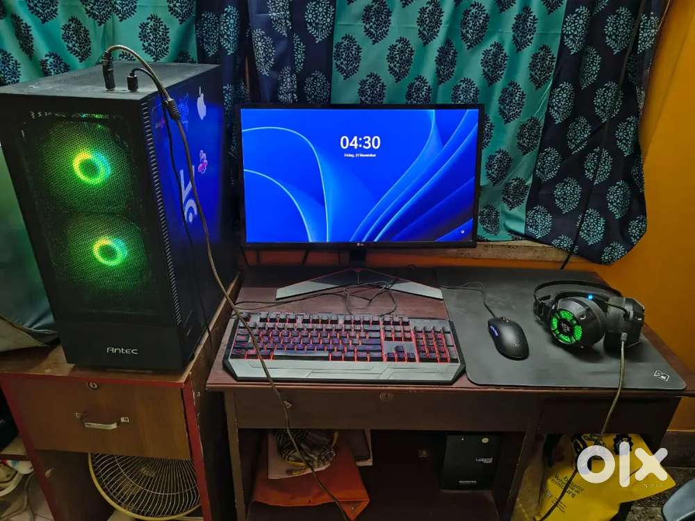 Gaming PC with Monitor, Keyboard, Mouse and Headphone