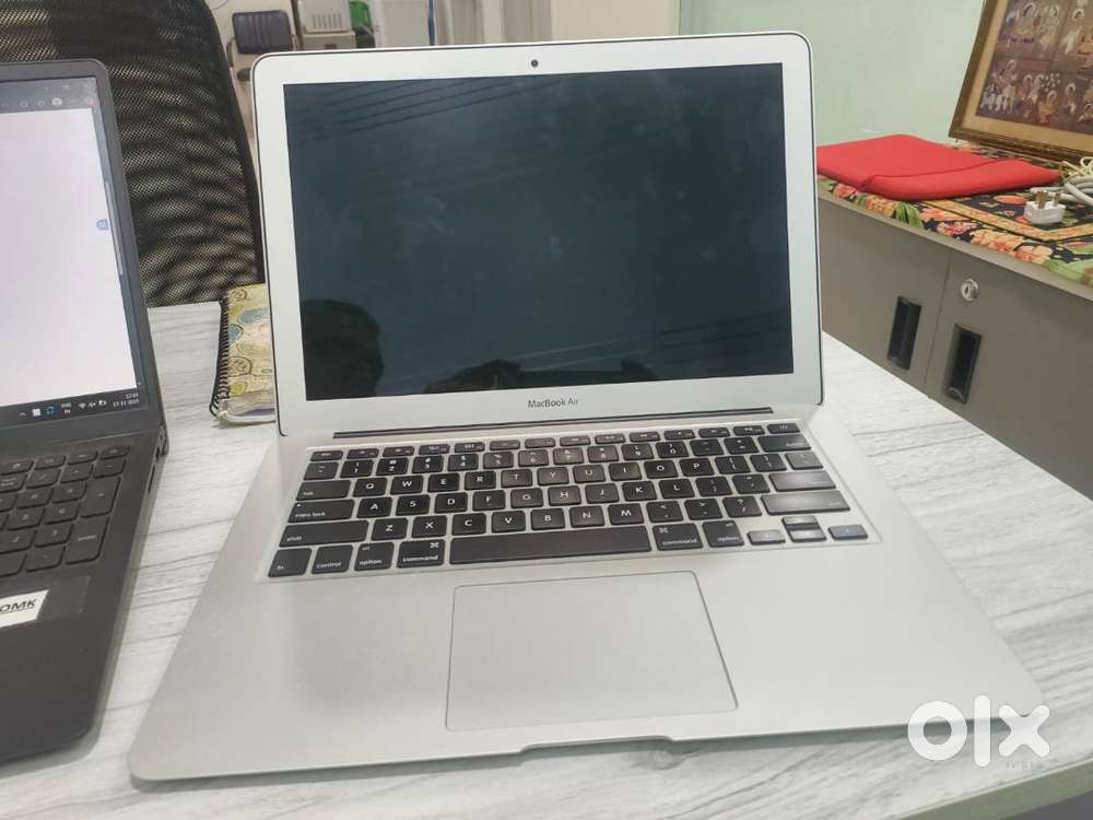 MACBOOK AIR