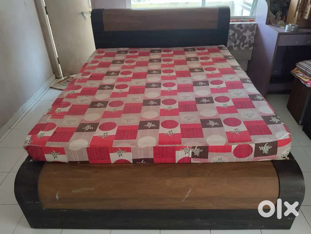 6x5 ft Queen Size Bed – With / Without Mattress