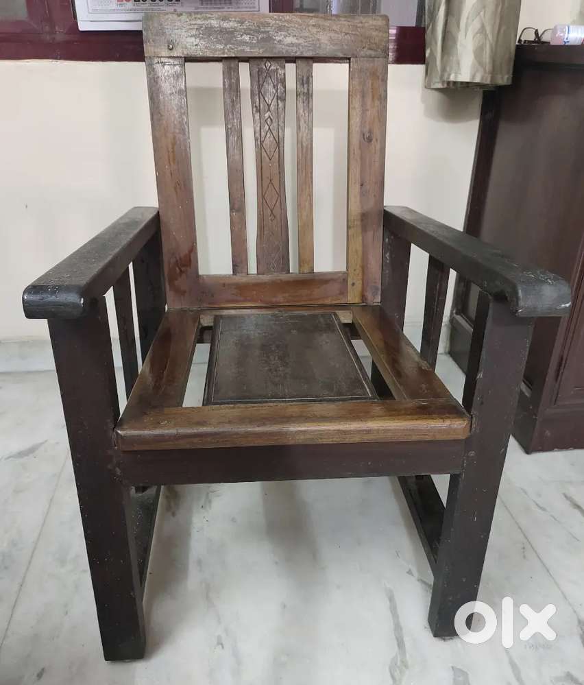 Wooden chair(പൂപ്പരത്തി wood)