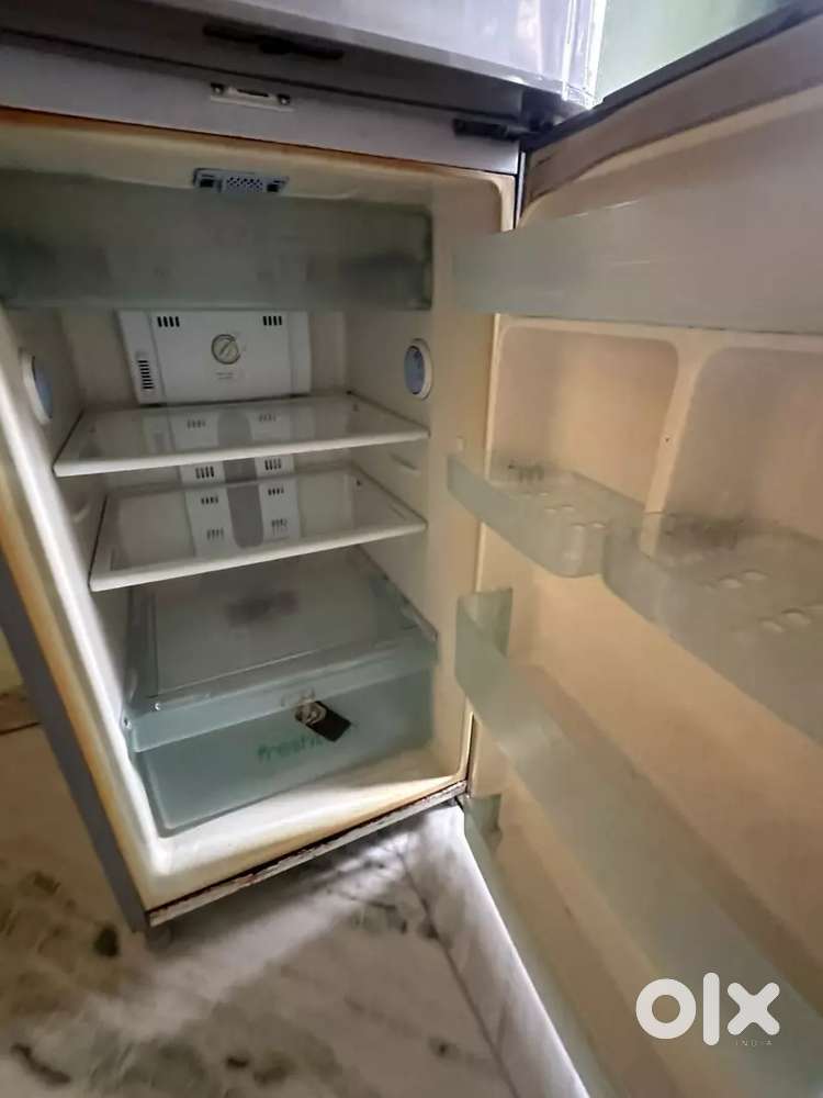 242 ltr samsung refrigerator 5 star boht saaf condition a