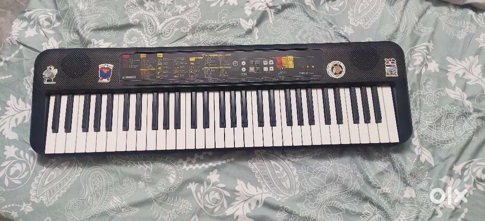 PIANO (KEYBOARD) YAMAHA PSR-F52