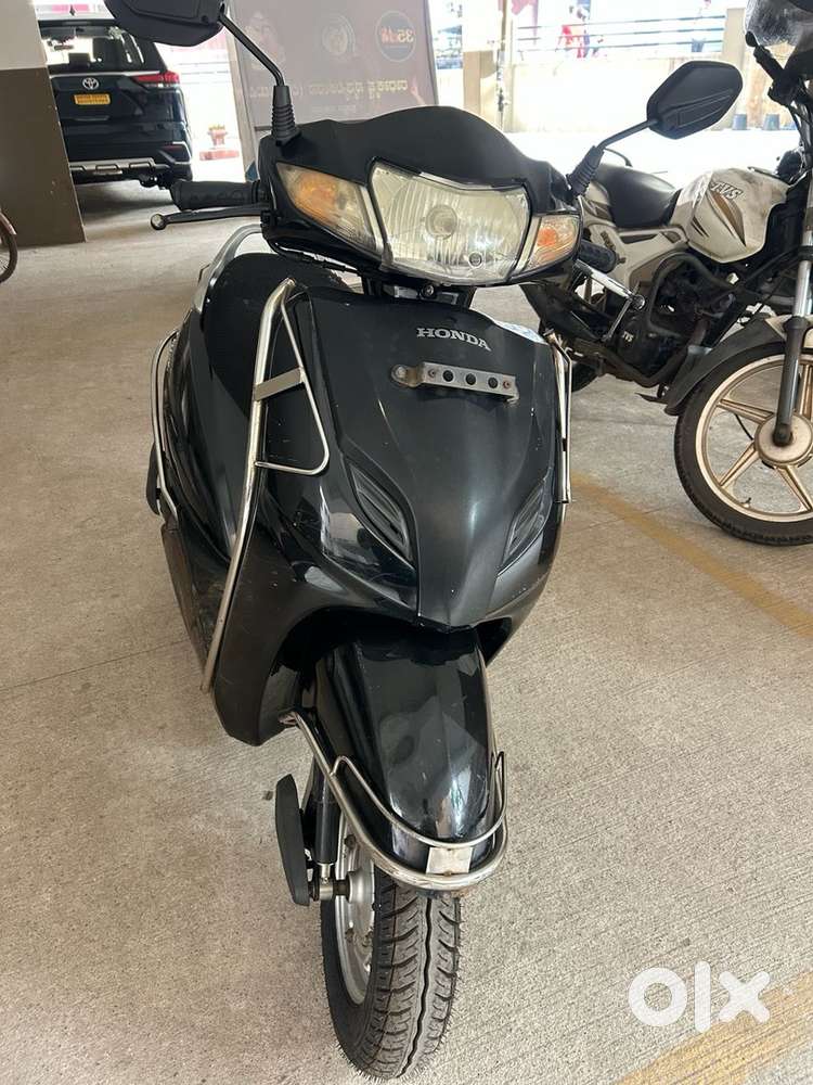 Activa 3G lady driven