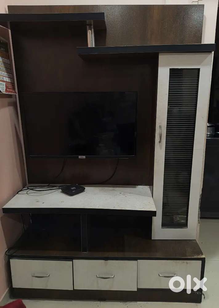 Tv cabinet / dining table ( no chairs )