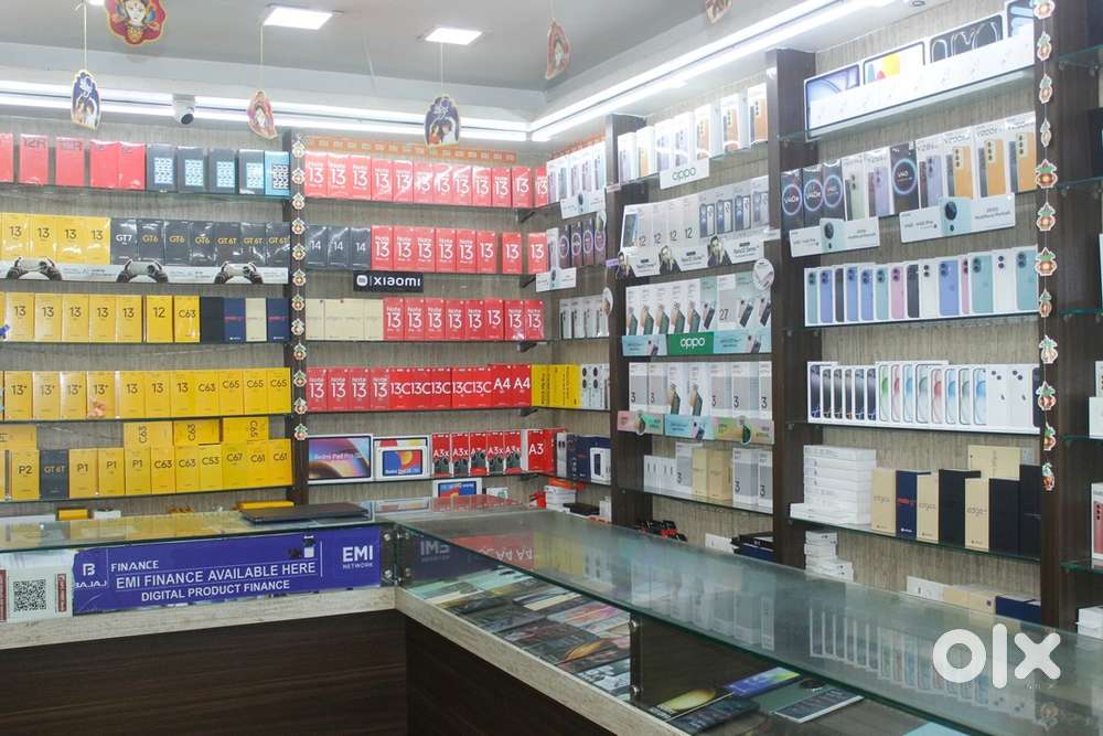 Female sales incharge needed for mobile electronics shop