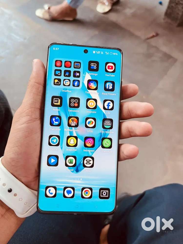 One plus 12r 8/256gb with 100 watt original charger only 7 months old
