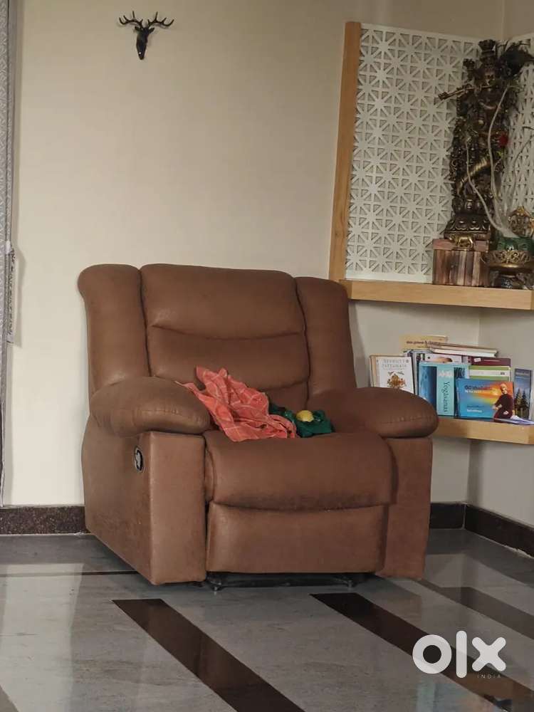 Recliner of 2 years age