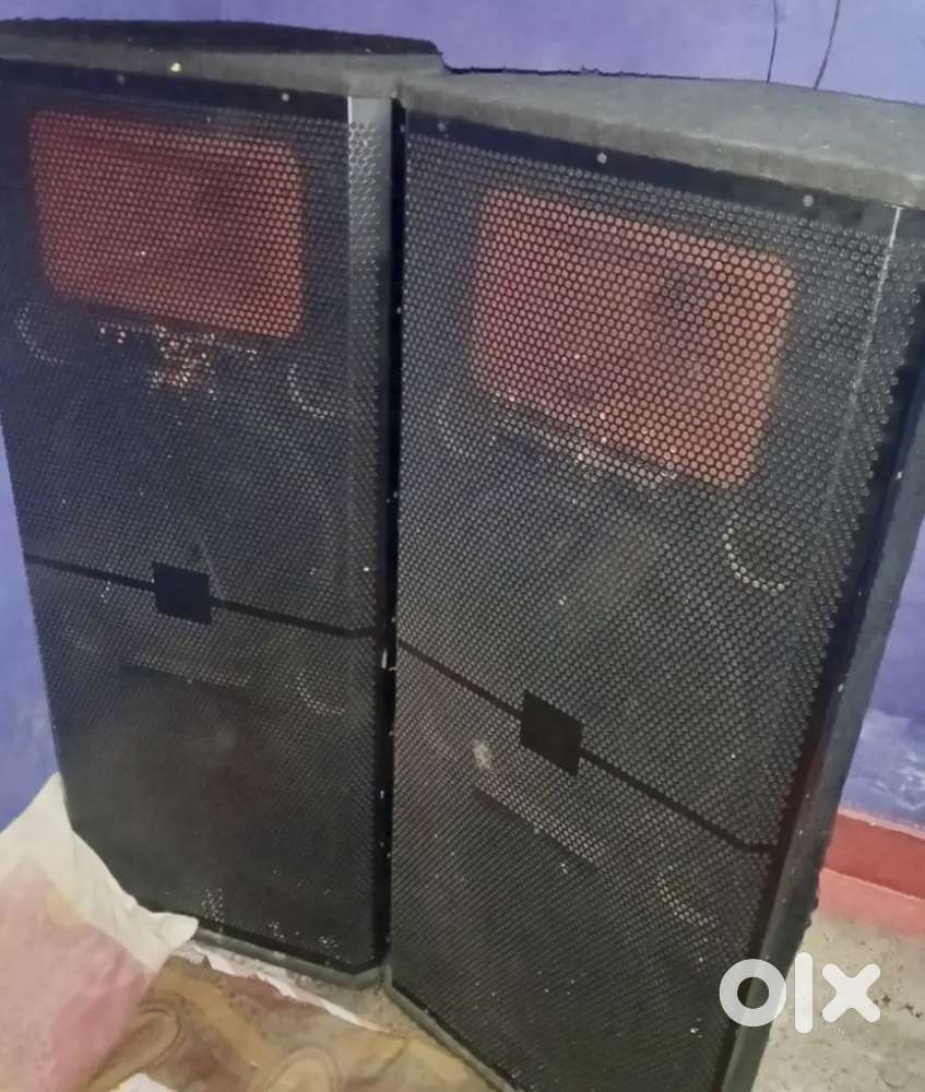 DJ 15 inch speaker and 600 watt machine